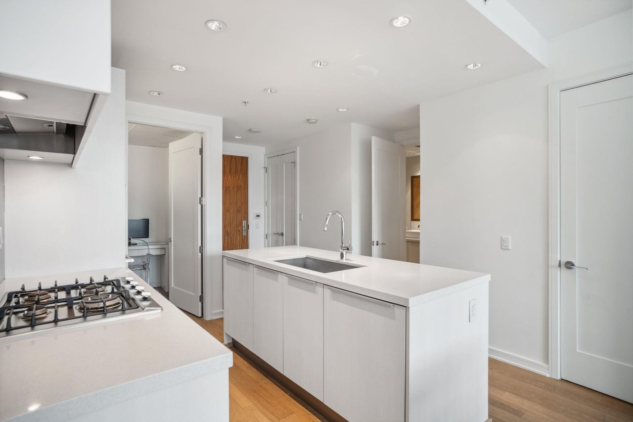 602-181 W 1st Ave