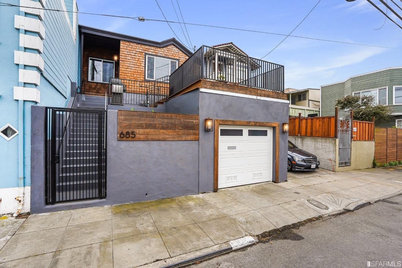 685 Lakeview