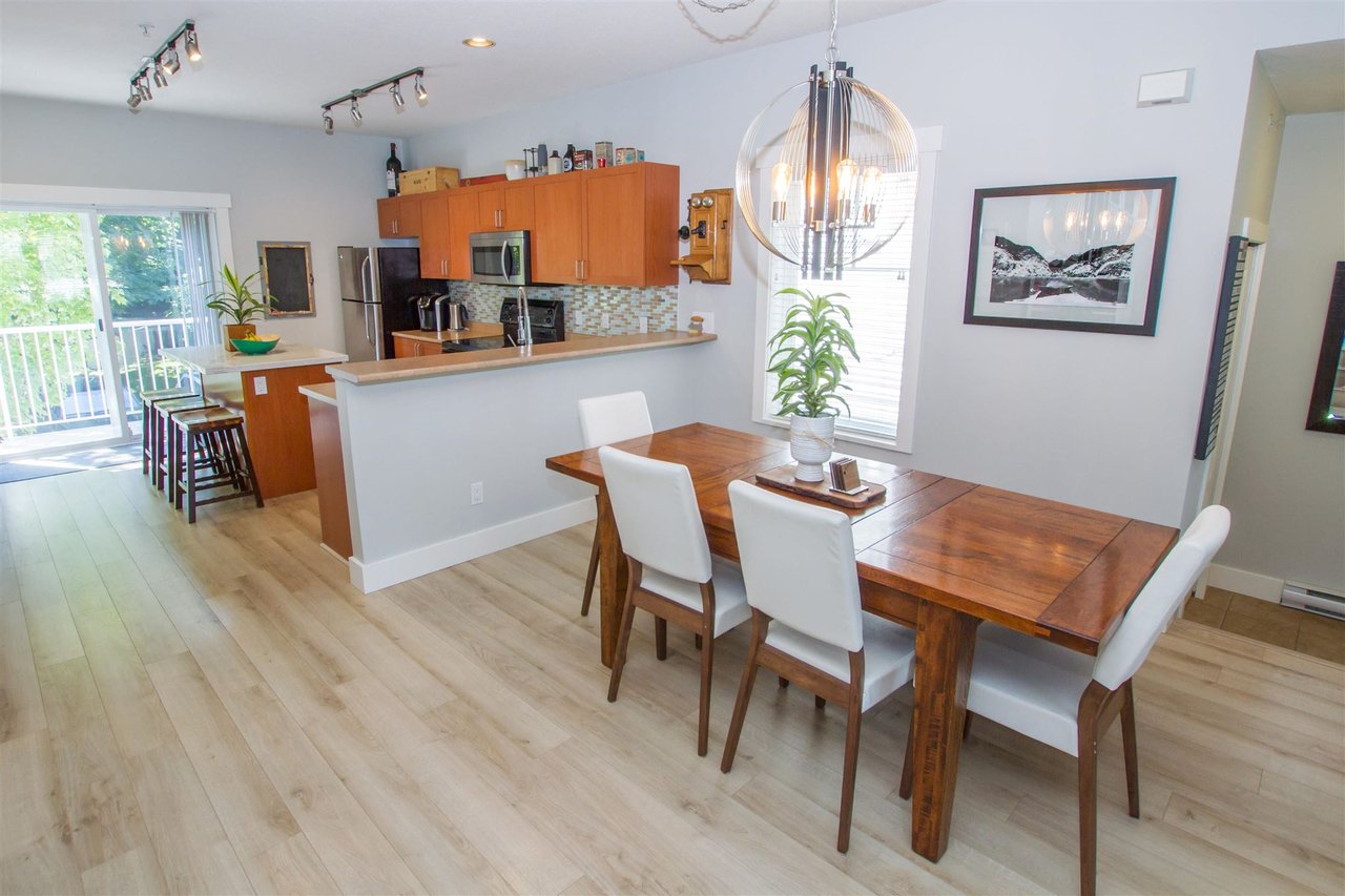11-1800 Mamquam Rd