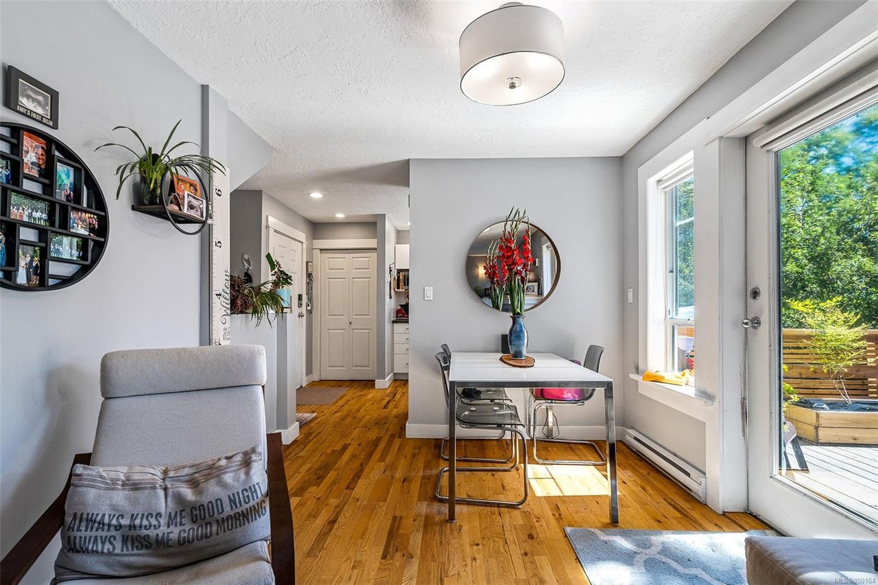 2-933 Empress Ave