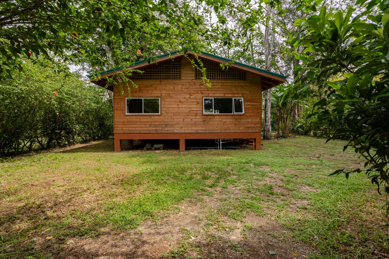 BARU RIVERFRONT HOME CLOSE TO THE BEACH IN DOMINICAL COSTA RICA