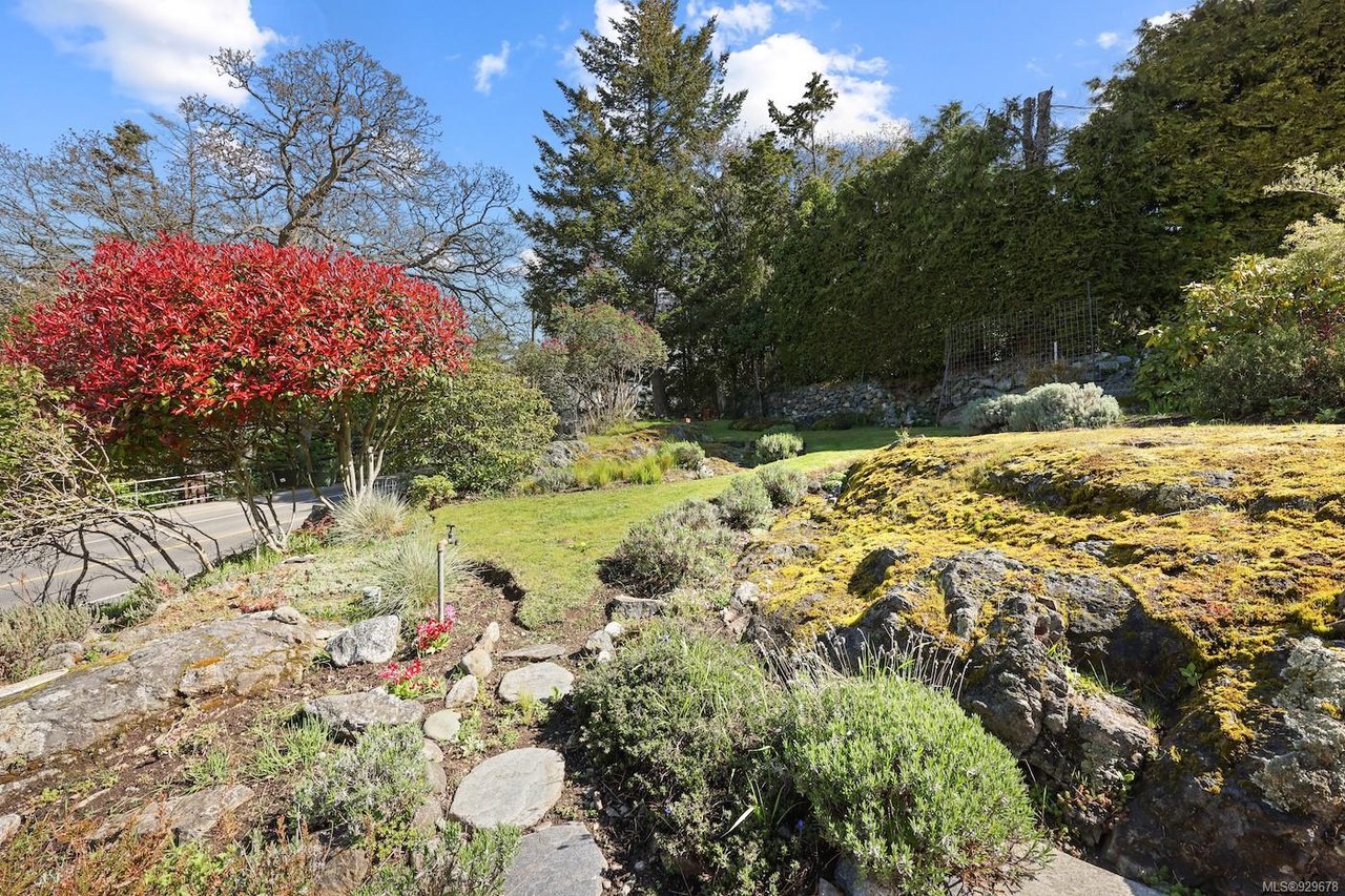 563 Foul Bay Rd