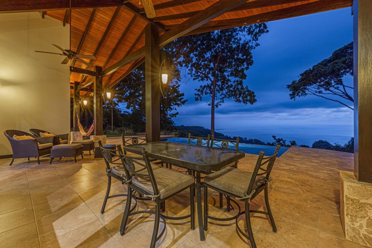 Whale Tail View Home, Dominical, Puntarenas