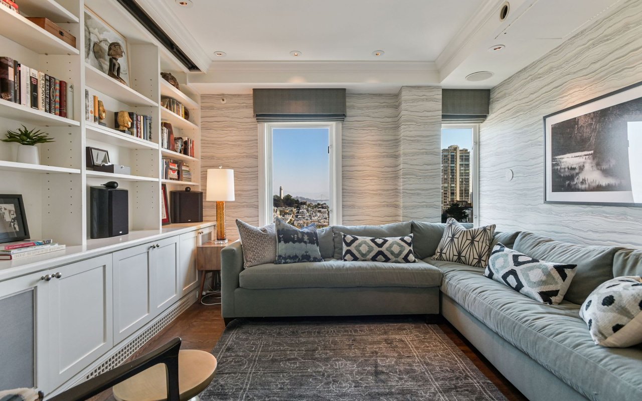  Prestigious Half Floor Apartment on Russian Hill