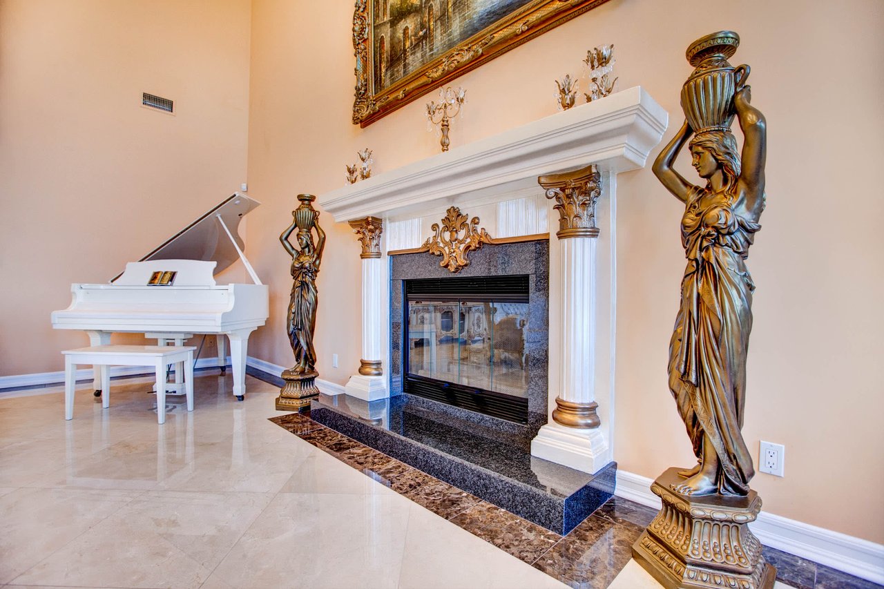 11131 Mountcastle Dr. Studio City, CA