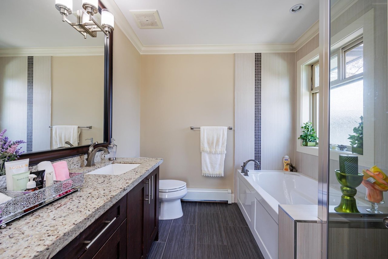 335 E 15th Street, North Vancouver