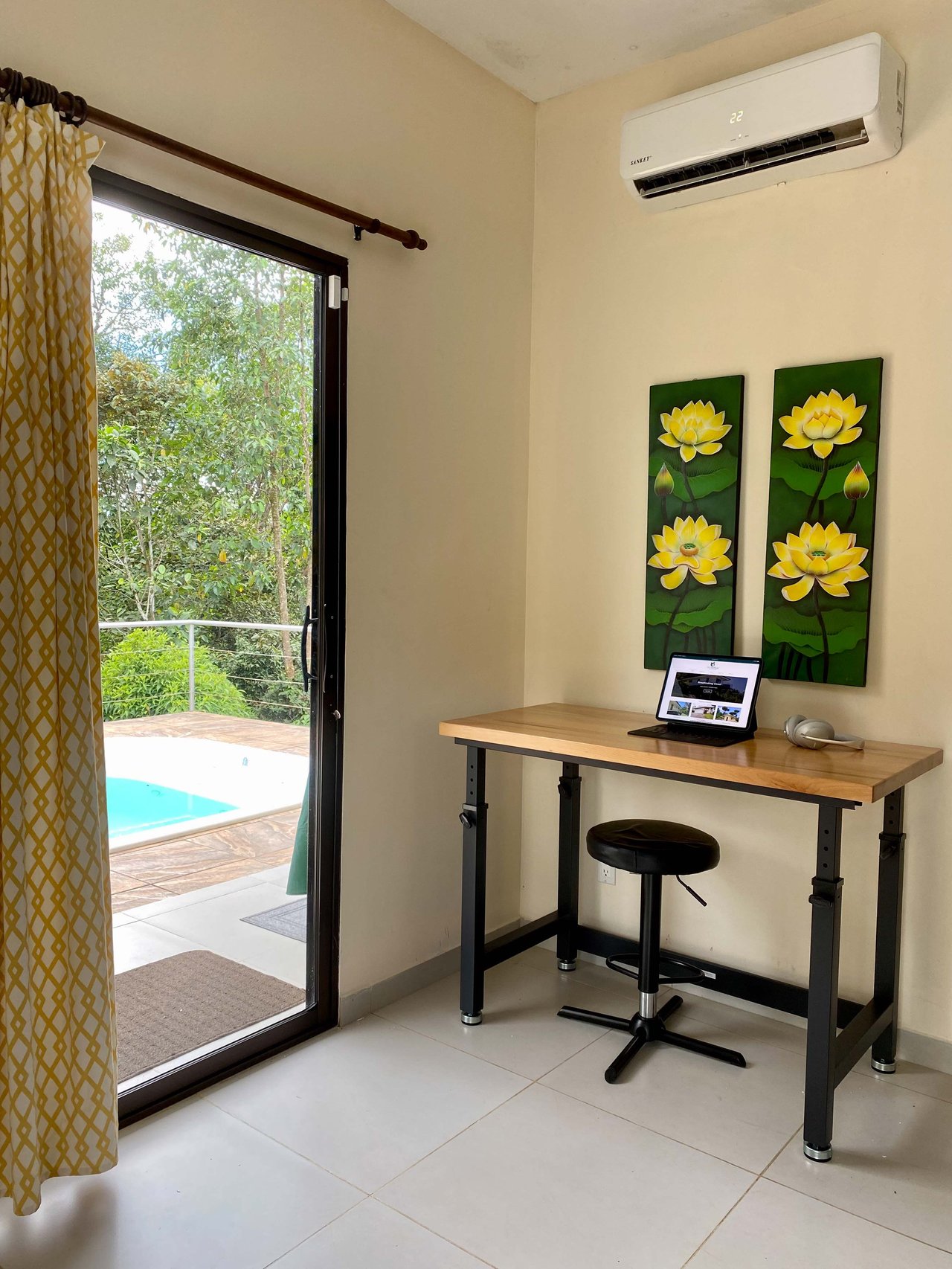  Affordable & Charming 1 bedroom Villa with Pool in gated community, immersed in the rainforest close to Quepos  