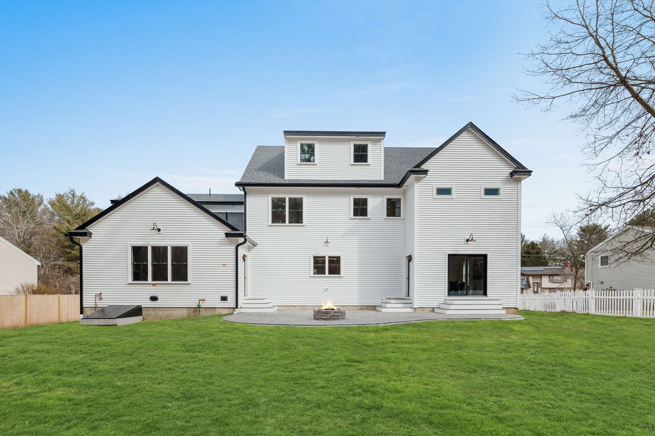 5 Brookside Lane, Burlington