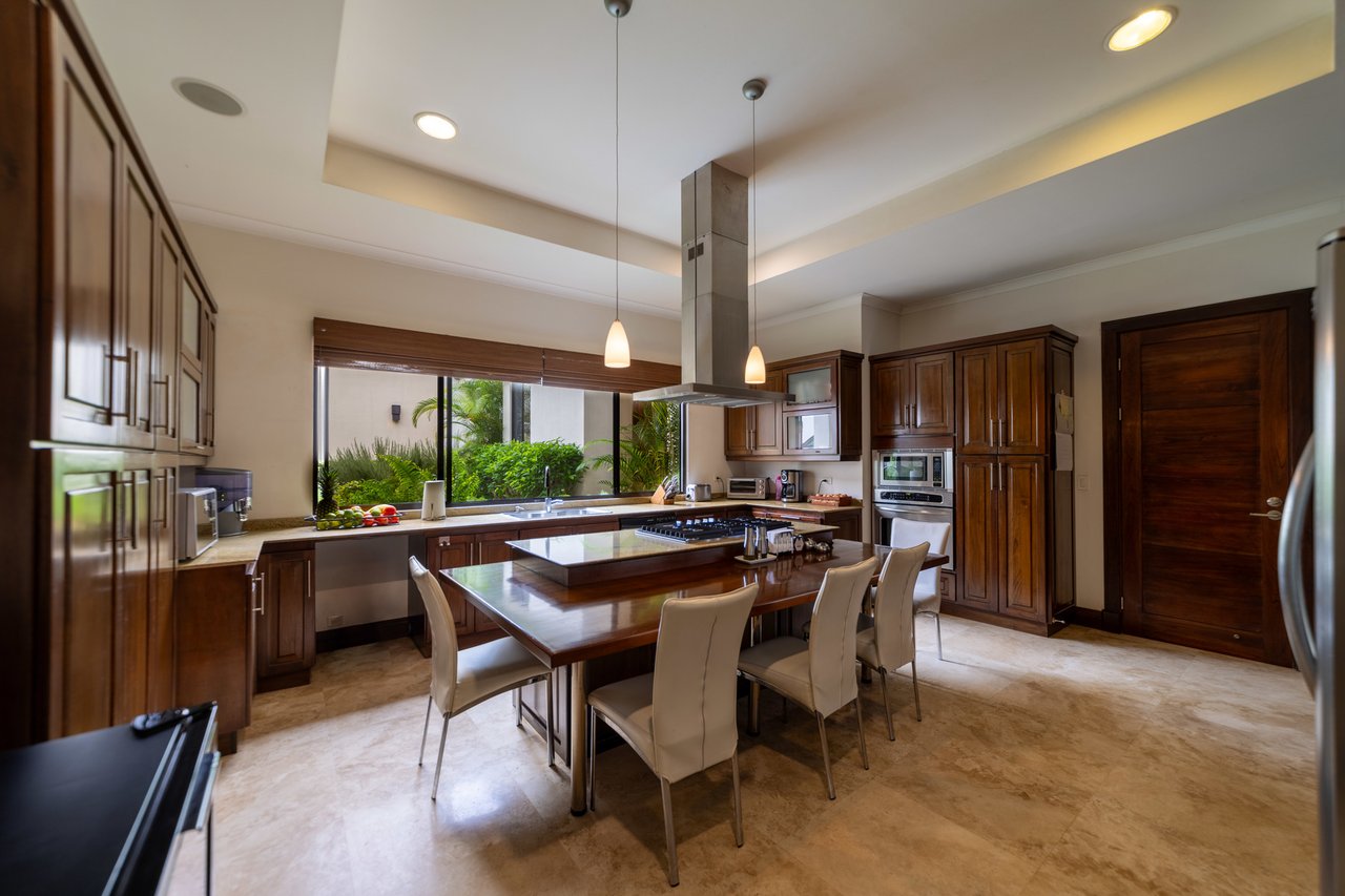 City Family Home, Escazu, San Jose