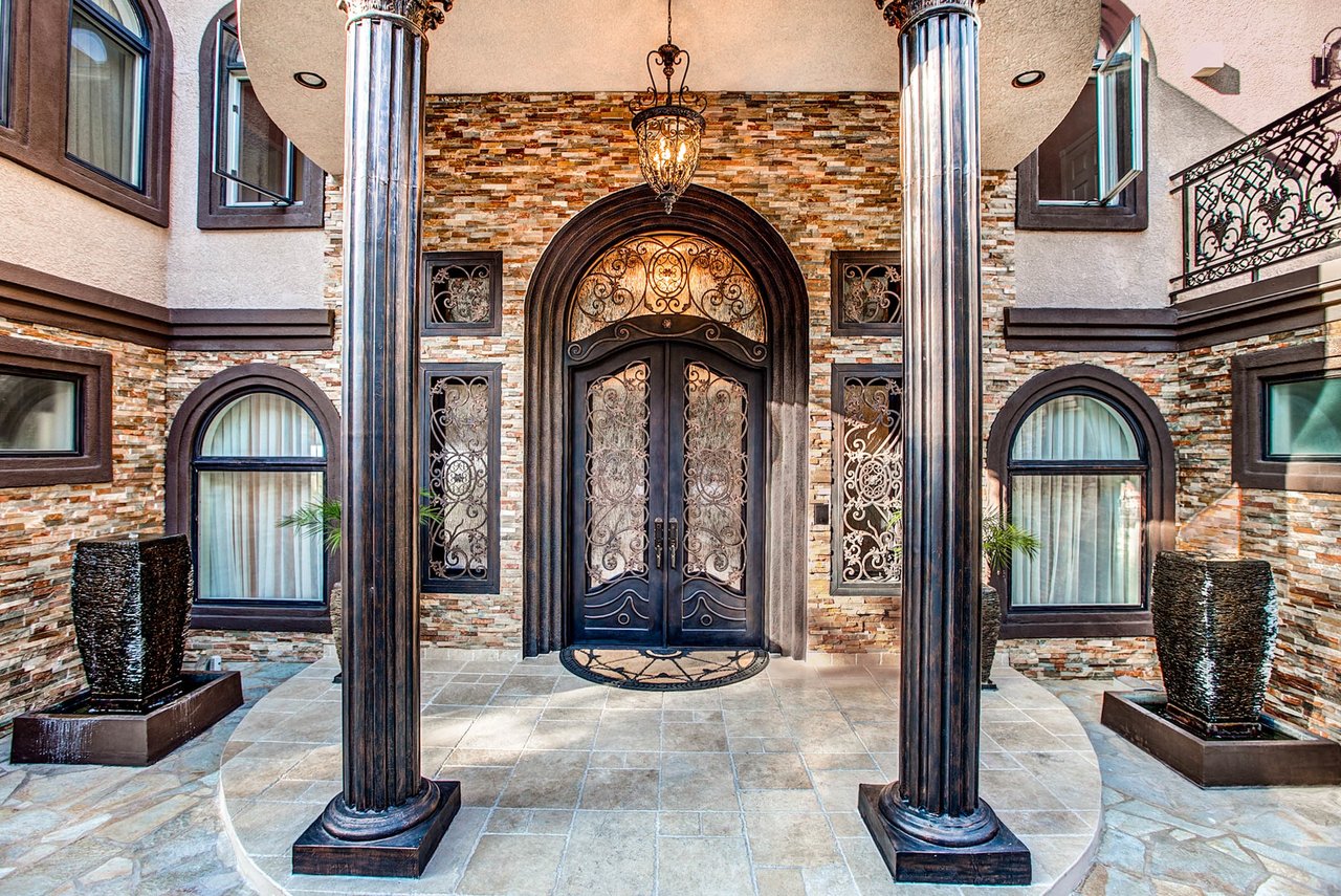 11131 Mountcastle Dr. Studio City, CA