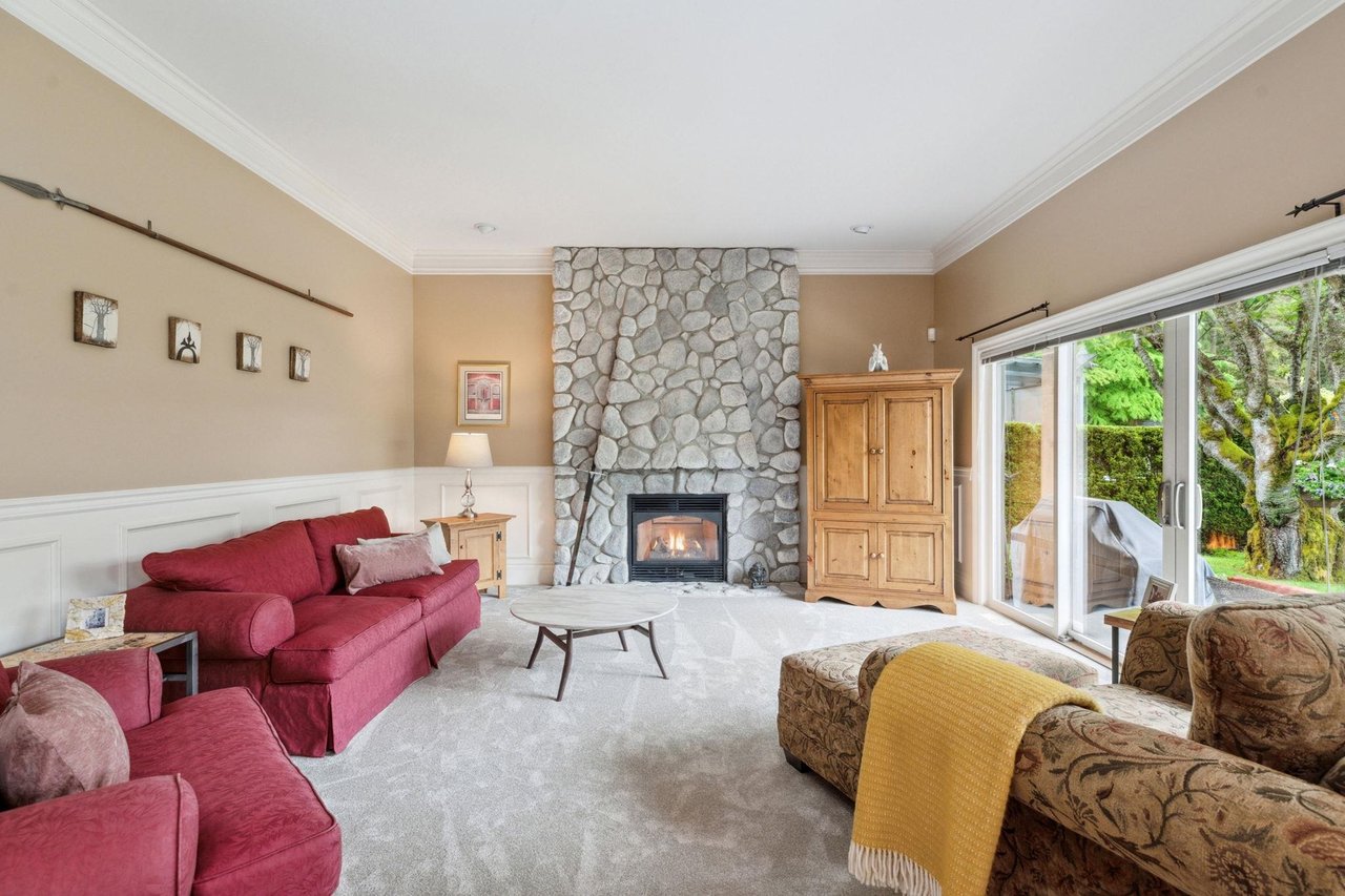 3251 144 St