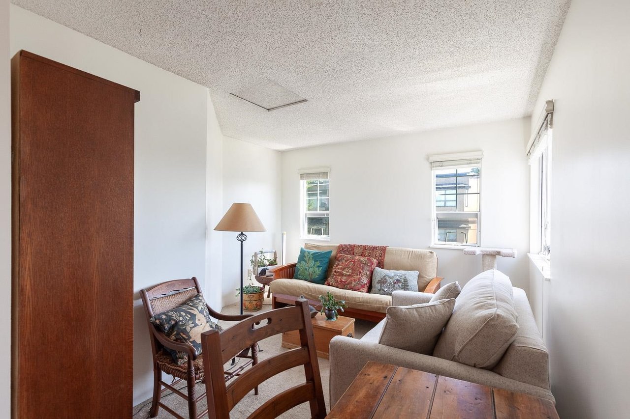 404-8772 SW Marine Dr