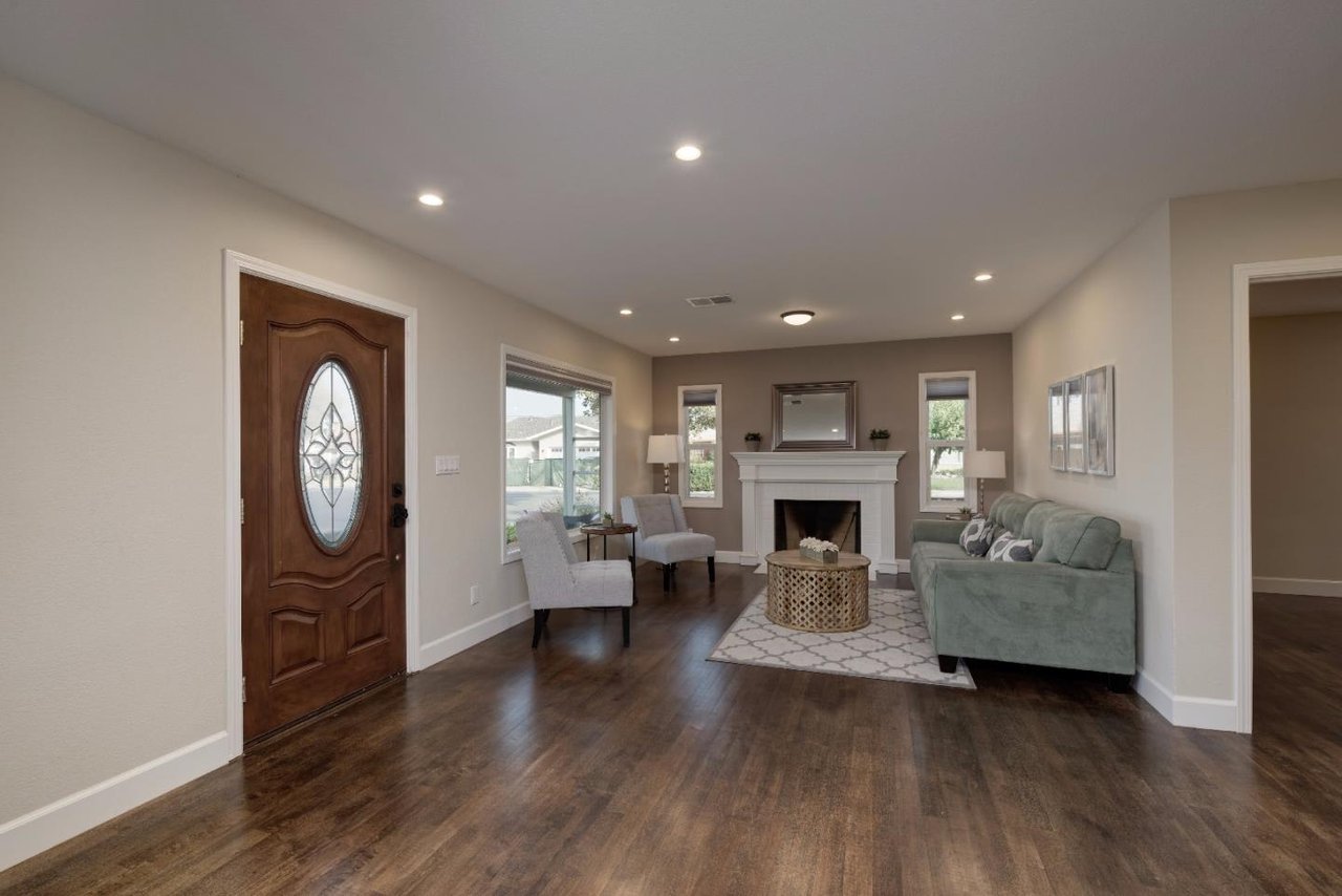 1093 Sunlite Dr