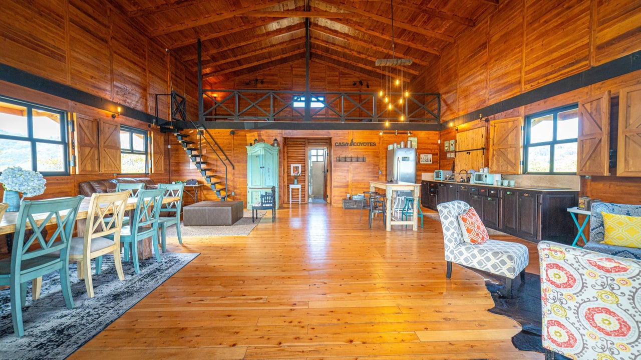 Sustainable Mountain Cabin, Cartago