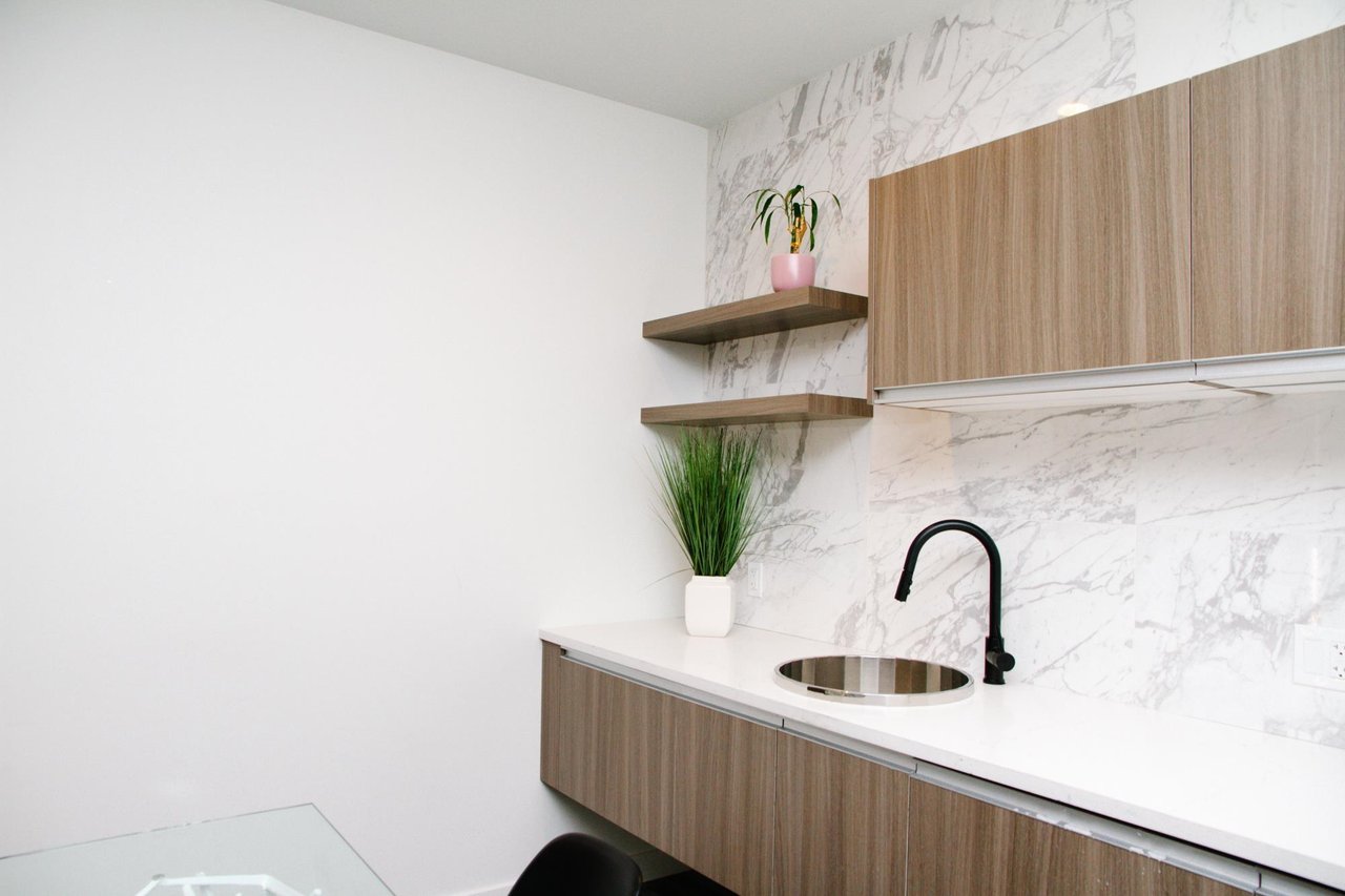 212-528 W King Edward Ave