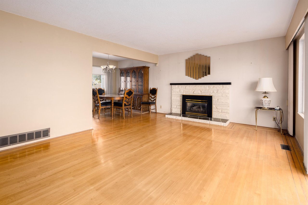 2636 E 53rd Ave