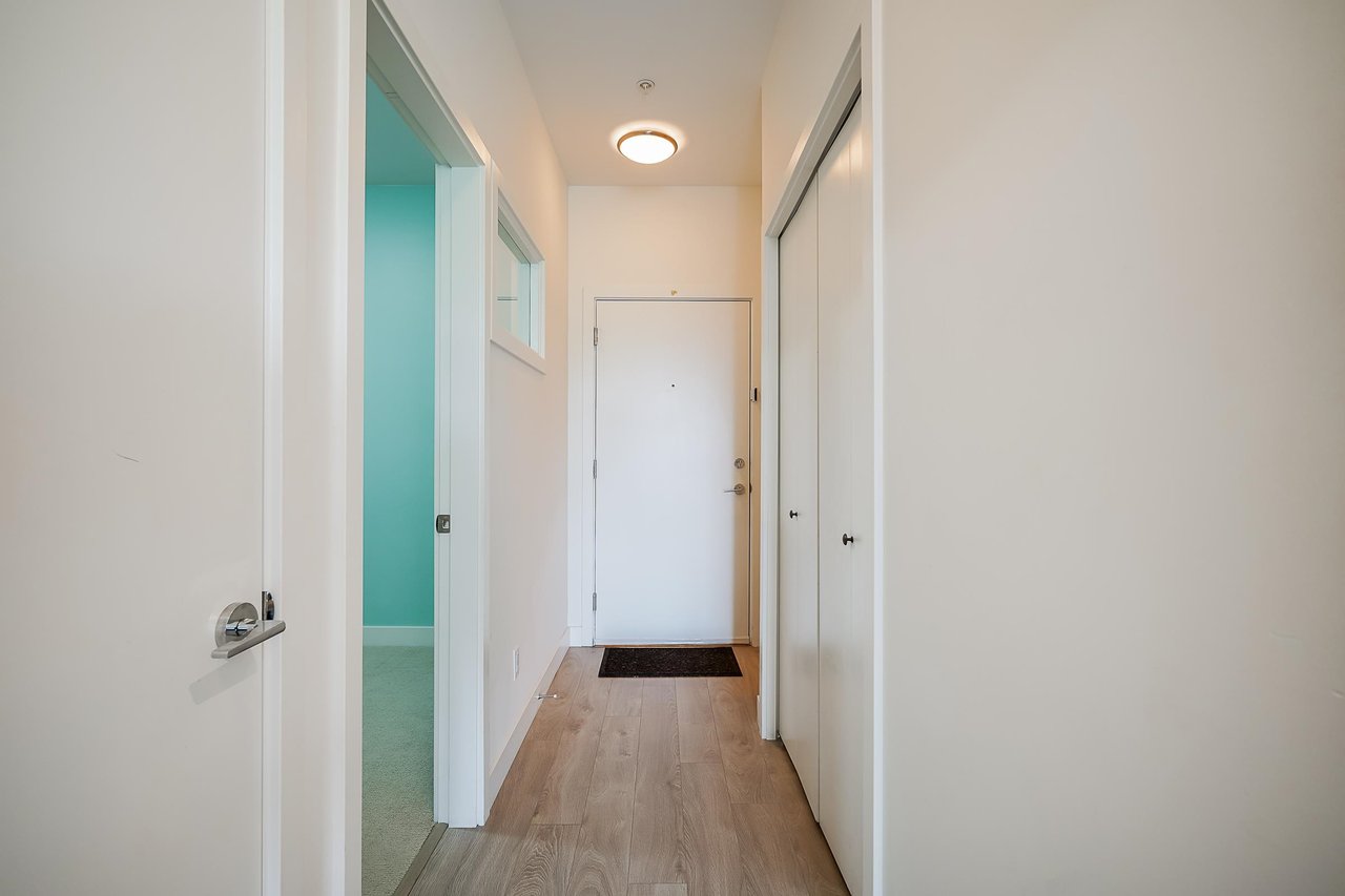 302-6438 195a St