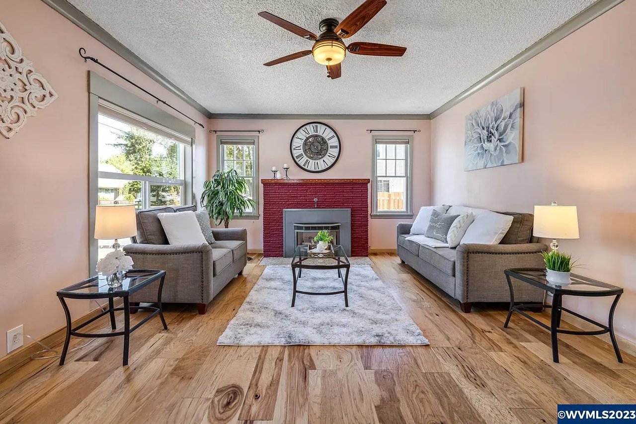 1900 16th Ave SW