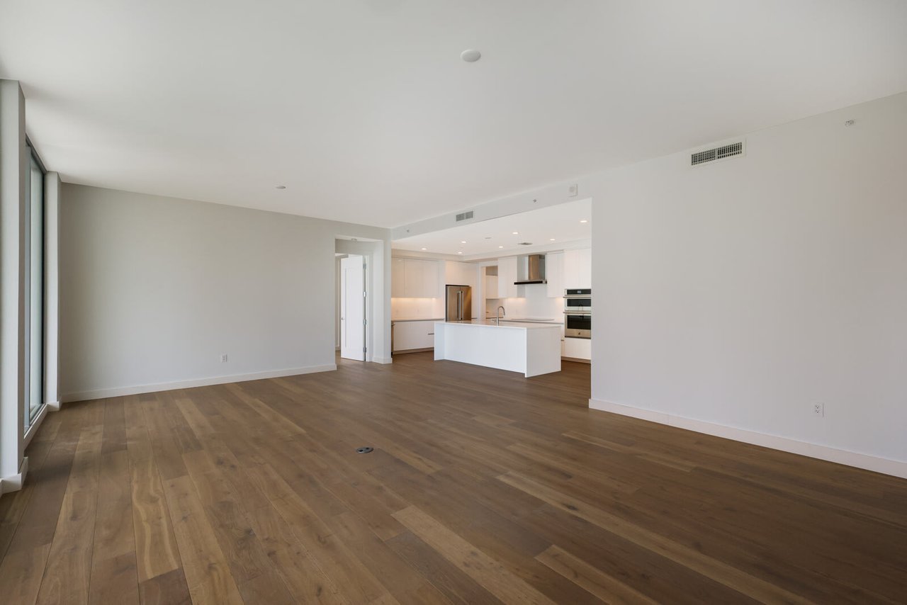 301 Quay Commons, #811