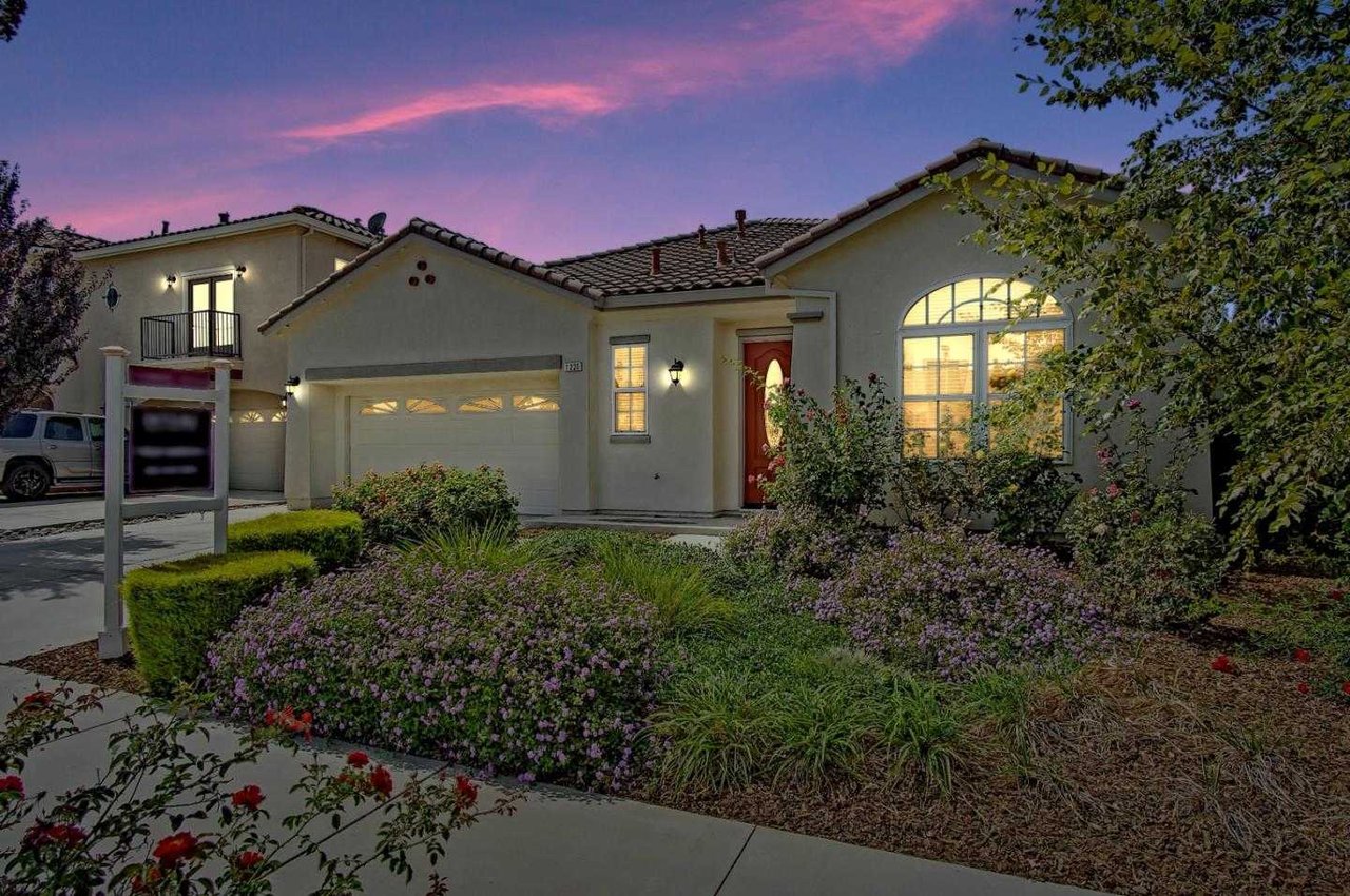1220 Black Forest DR