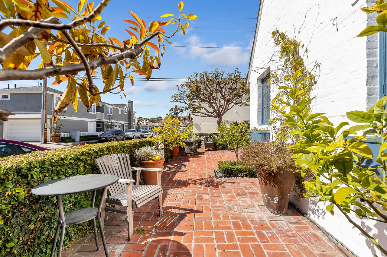 330 Amethyst Avenue