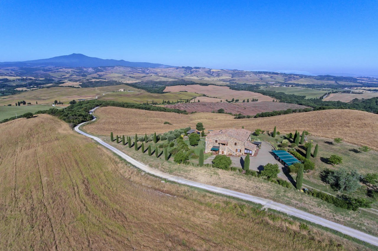 TENUTA IL GRANO “Charming Panoramic Farmhouse For Sale in Val d'Orcia”