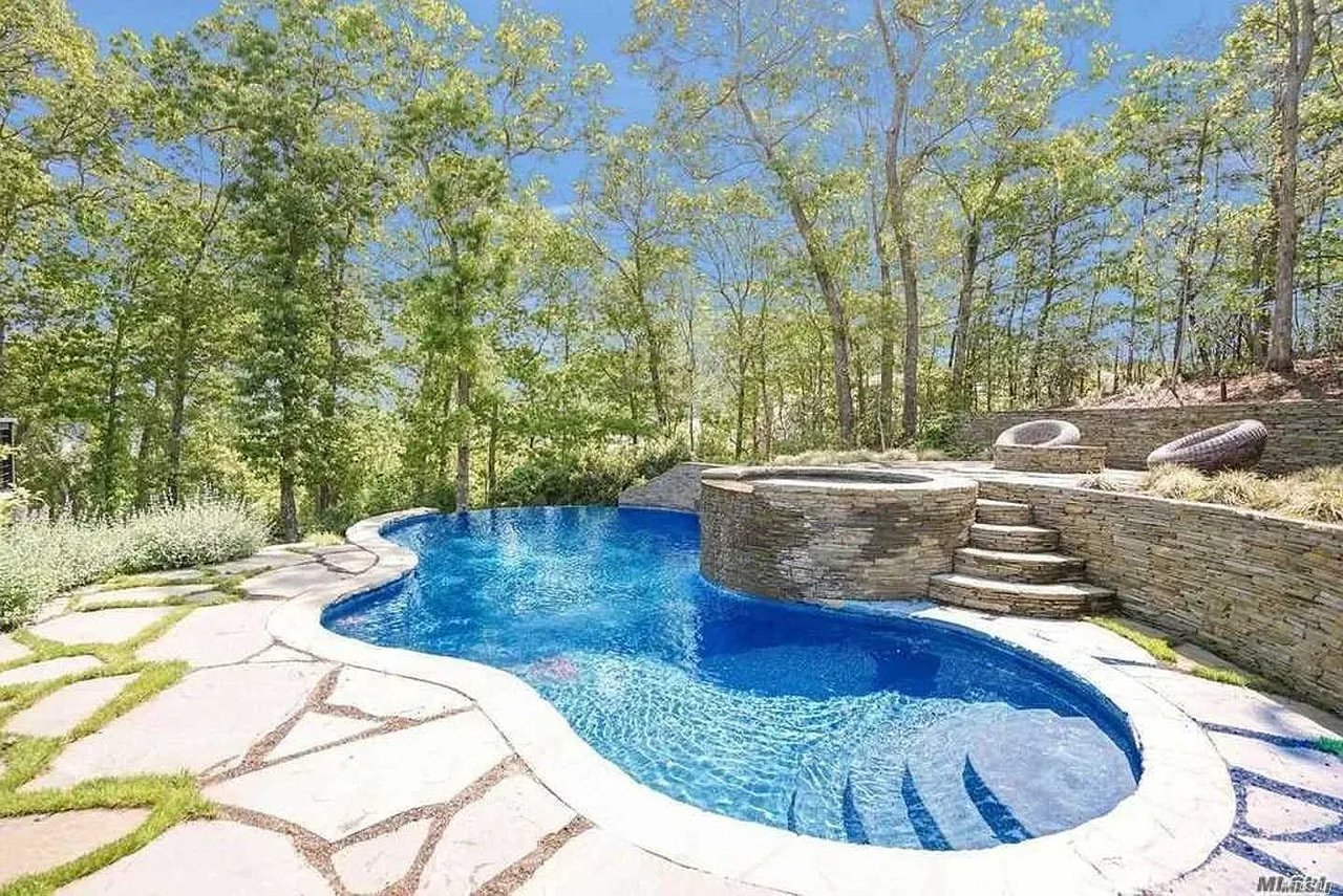 24 W Landing Rd