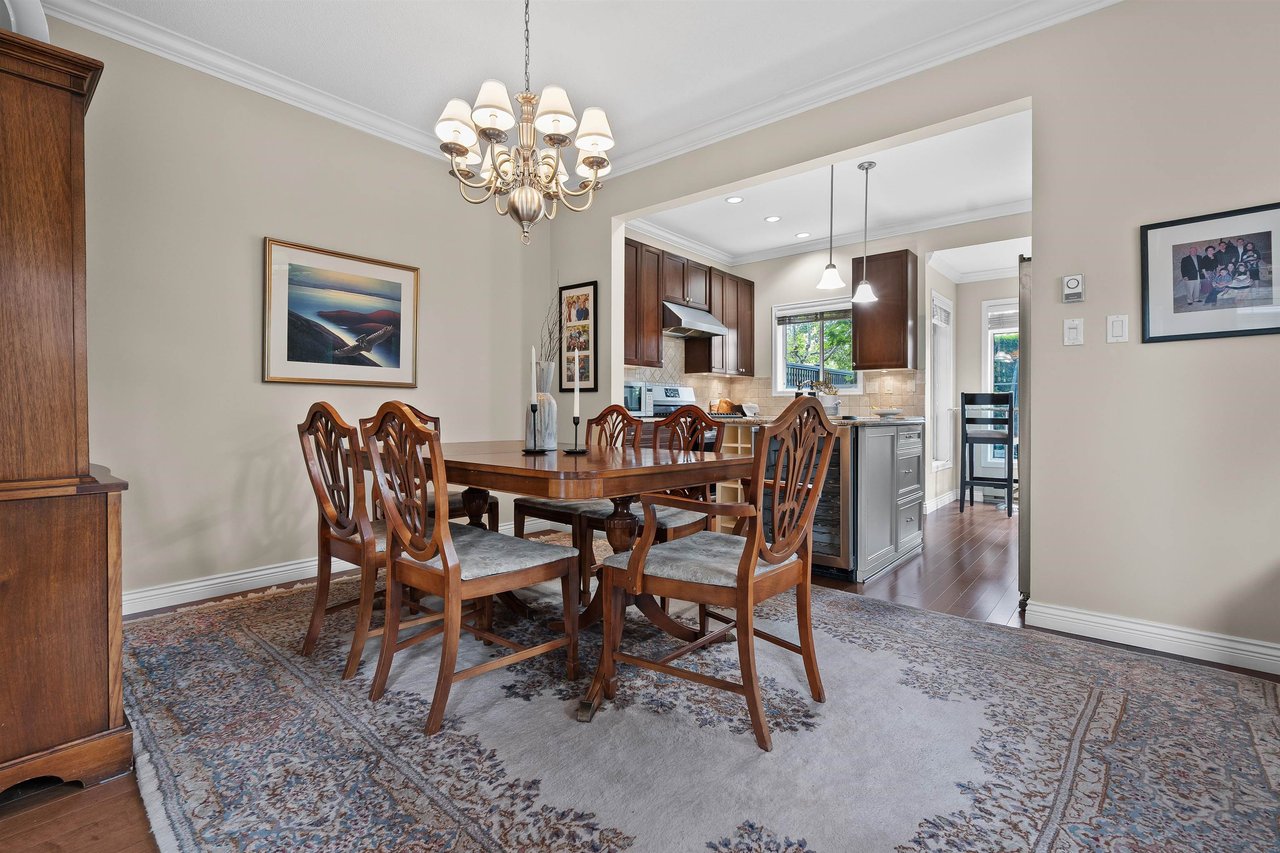 670 W 26th Ave