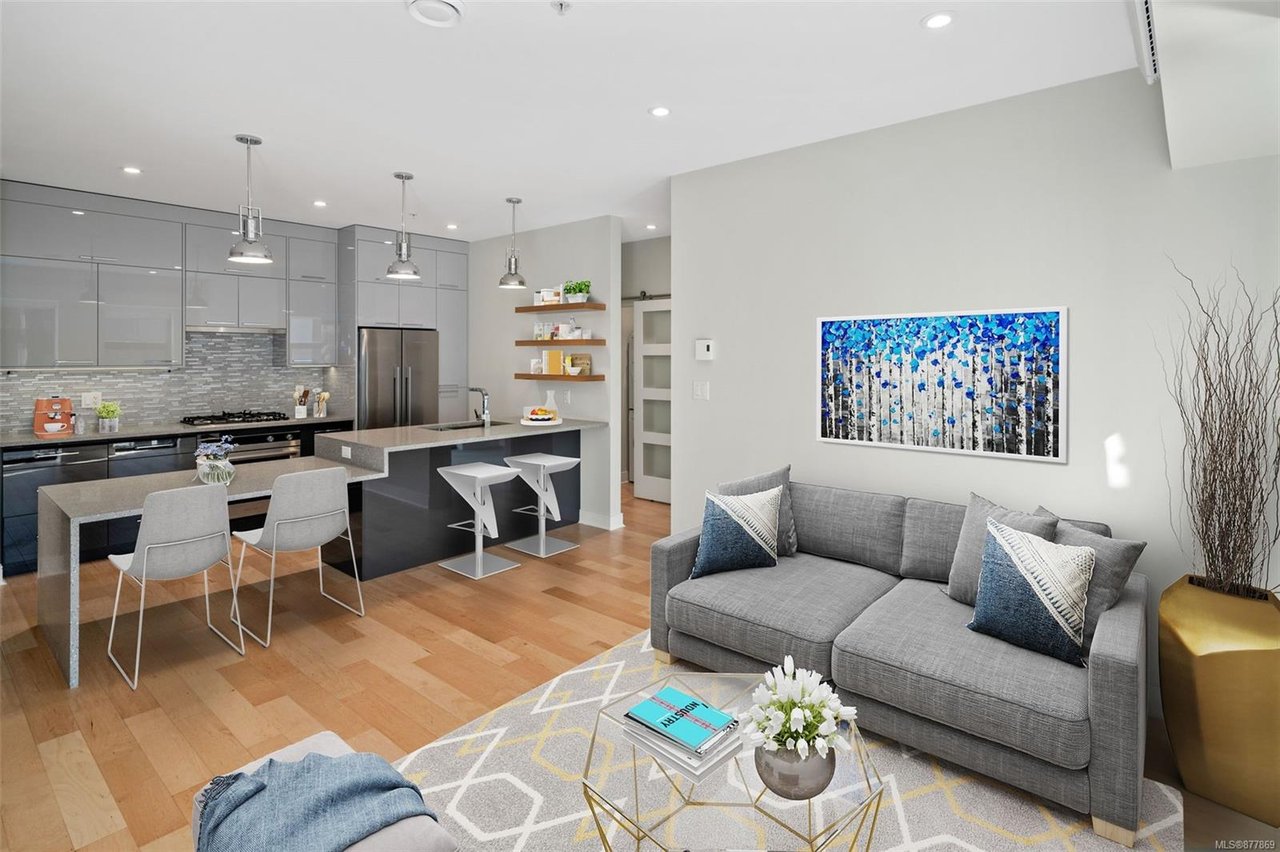 N212-1105 Pandora Ave