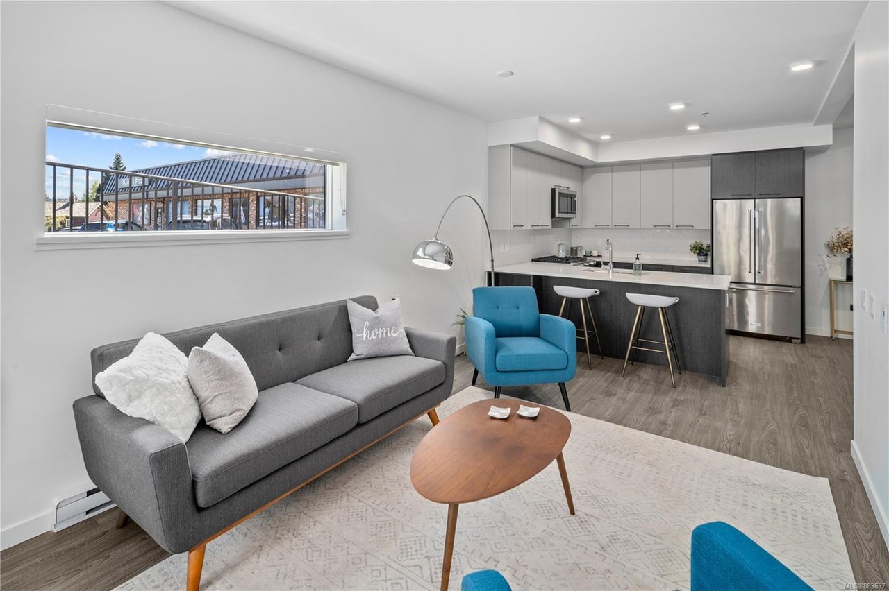 101-7162 W Saanich Rd