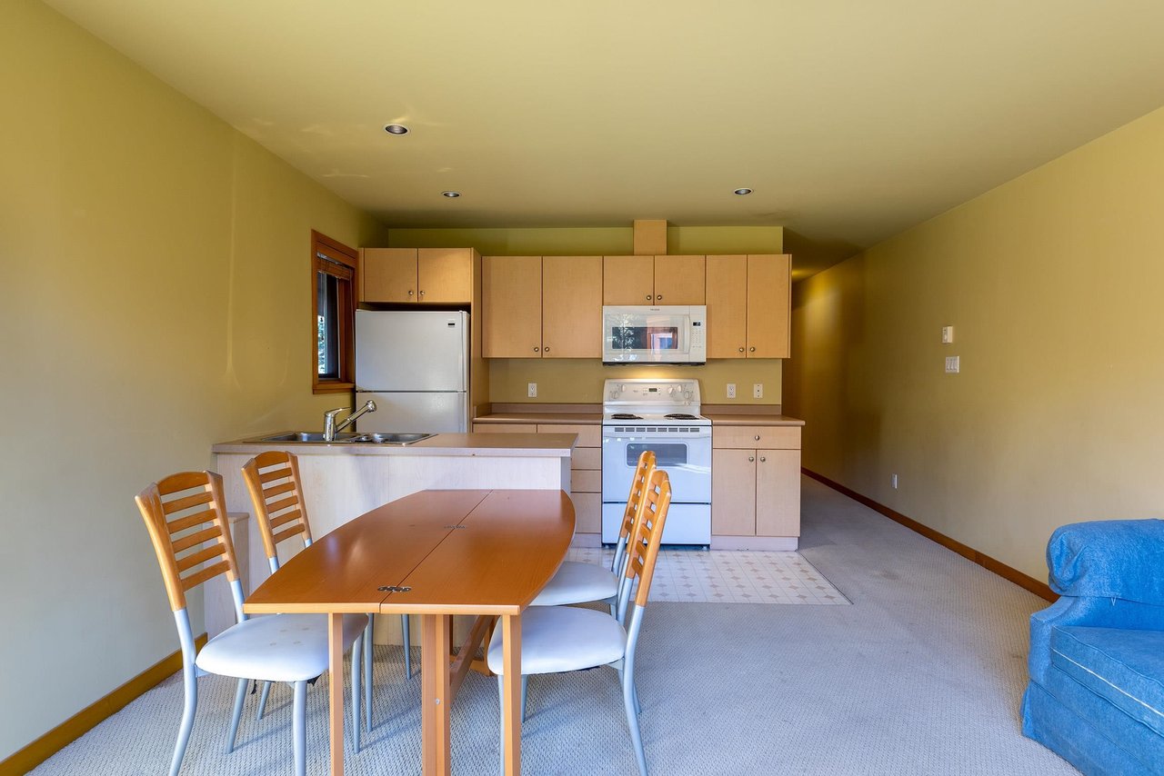 8107 Muirfield Cres