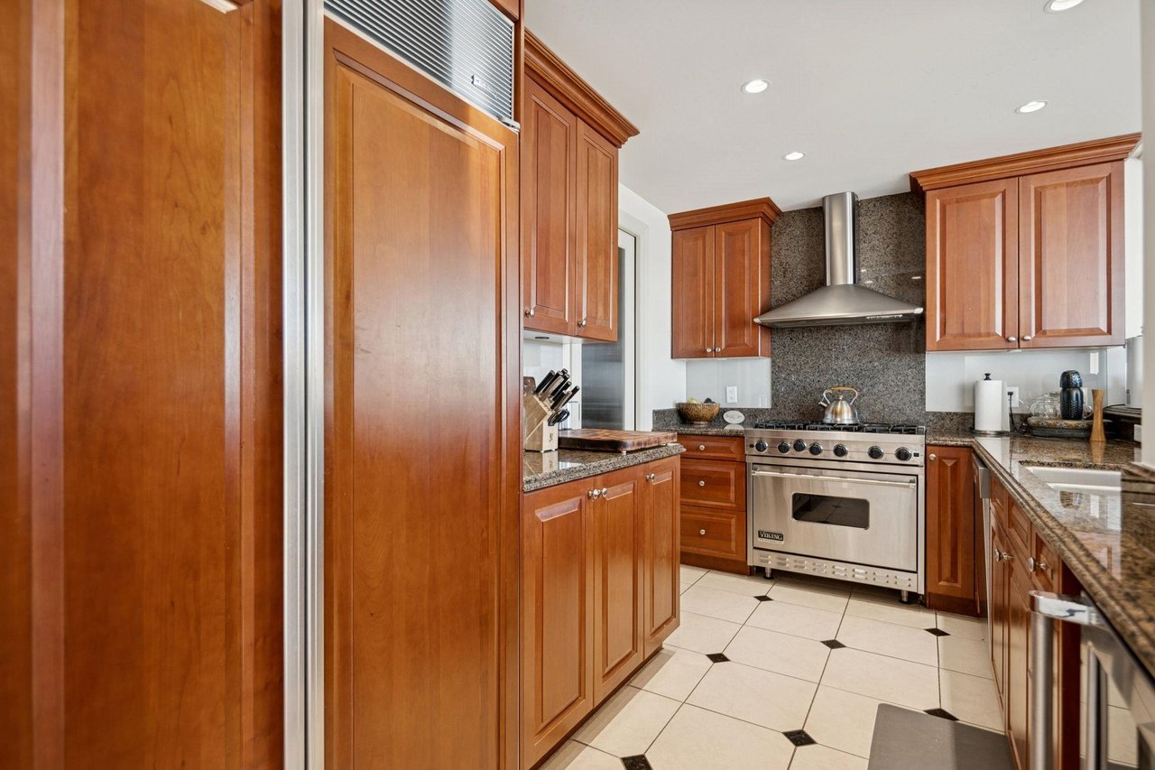 2302-428 Beach Cres