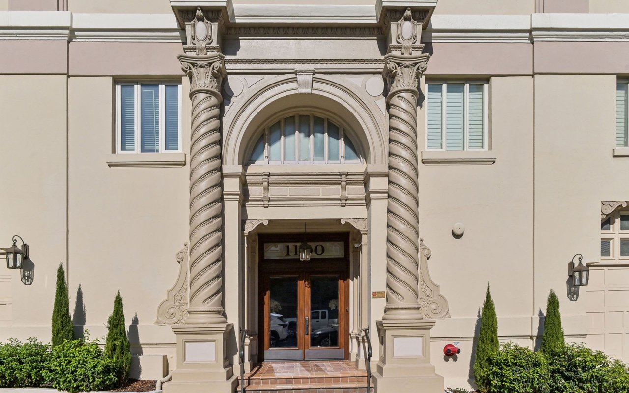  Prestigious Half Floor Apartment on Russian Hill