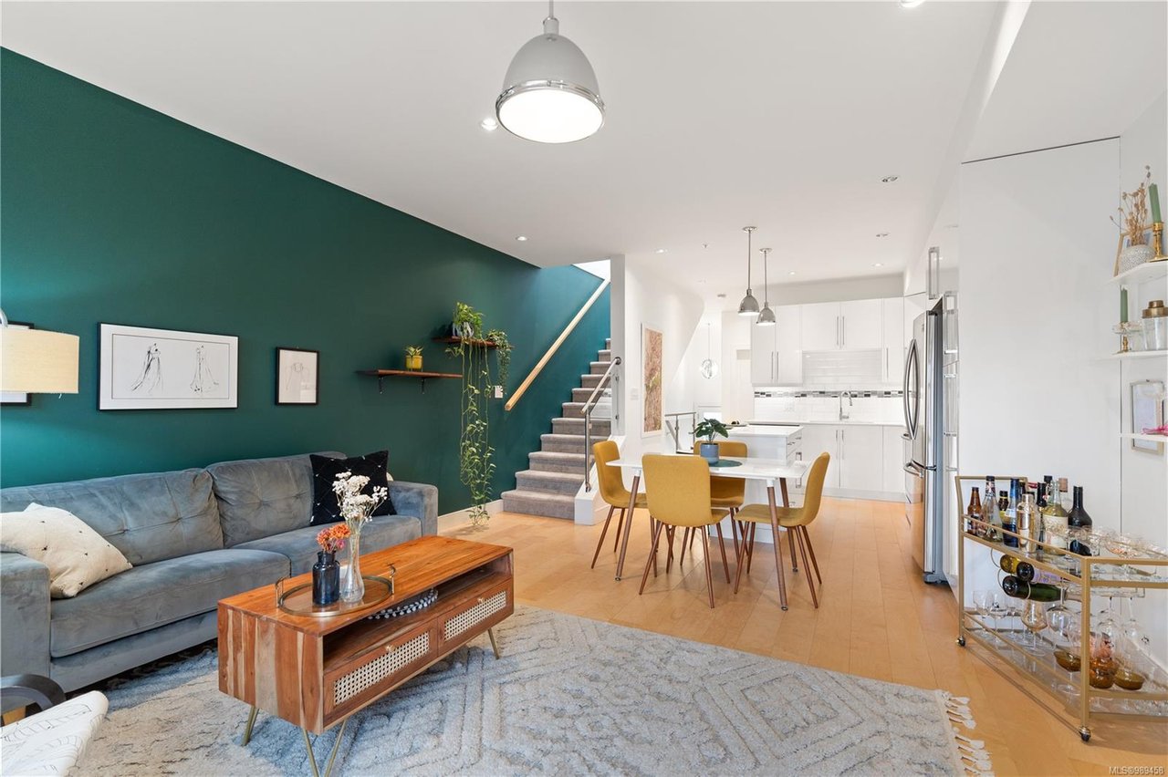 155-300 Phelps Ave