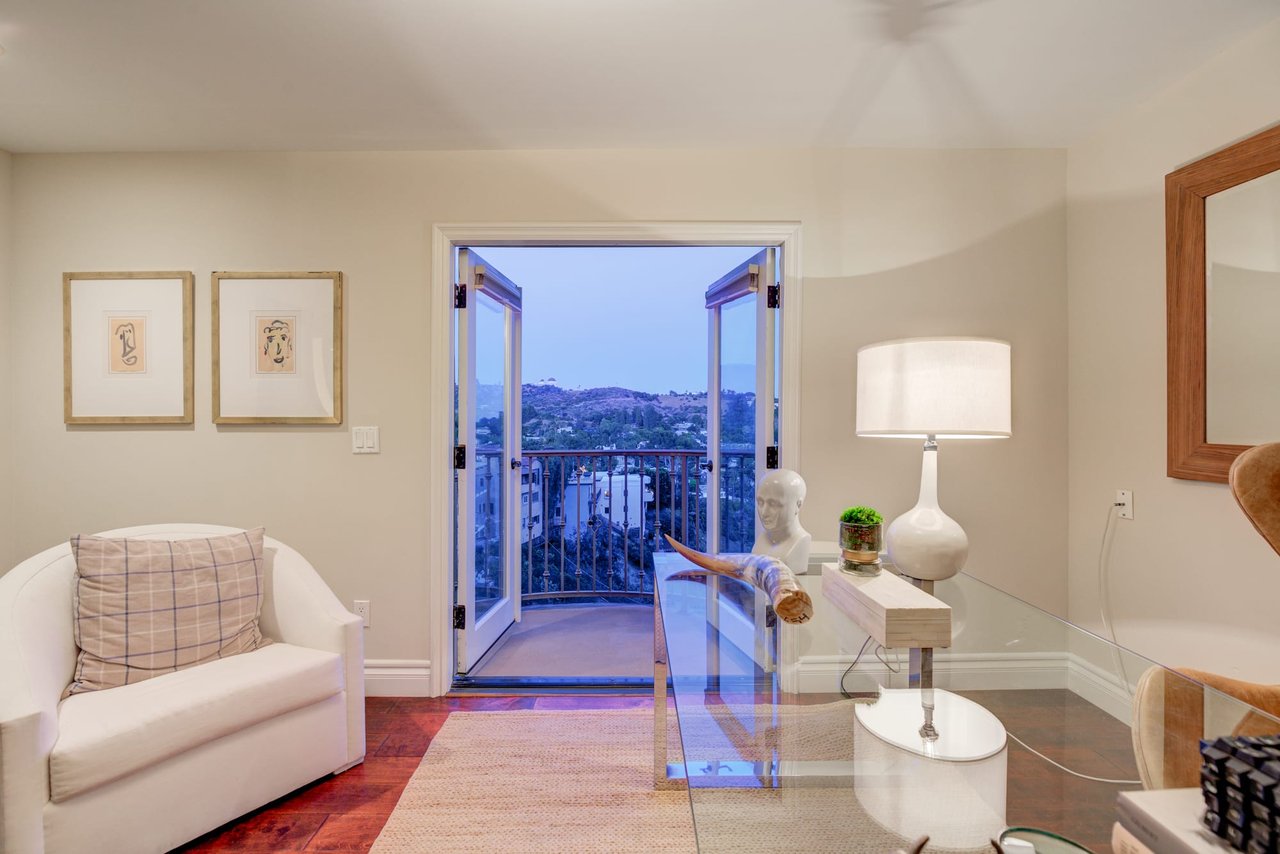 2796 Hollyridge