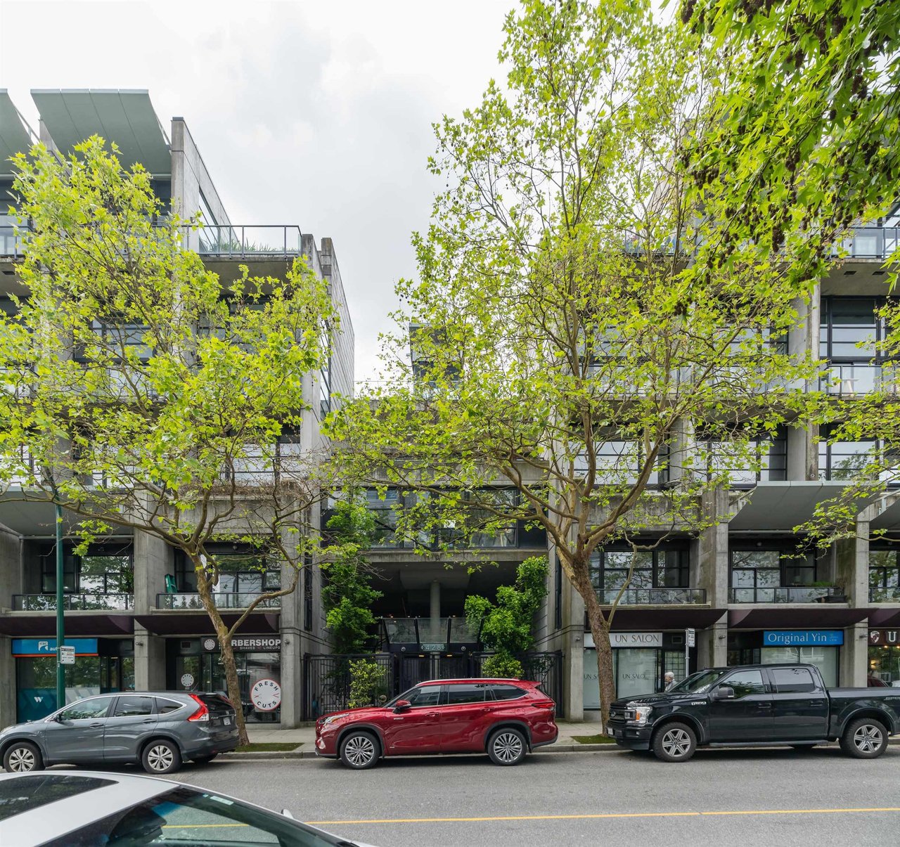 517-428 W 8th Ave