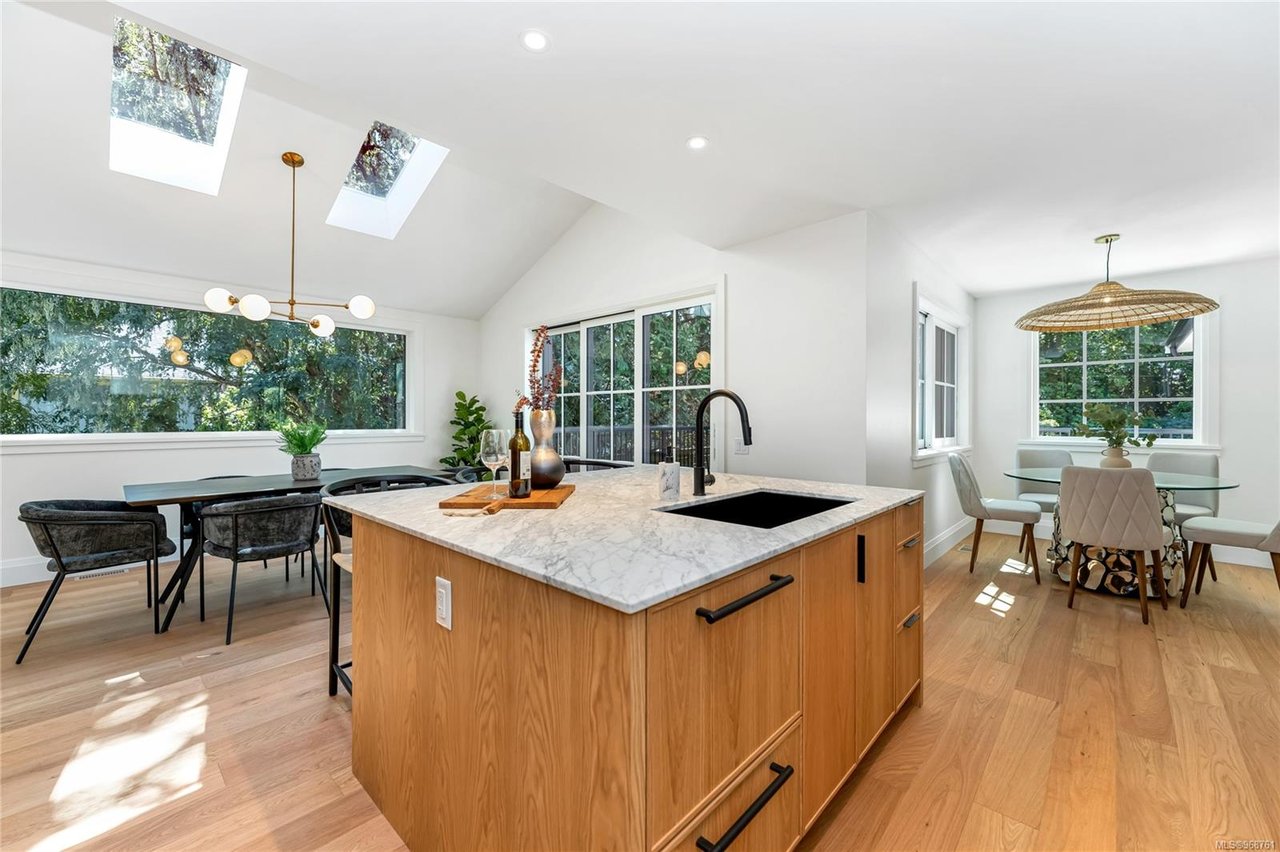 736 Falkland Rd, Oak Bay