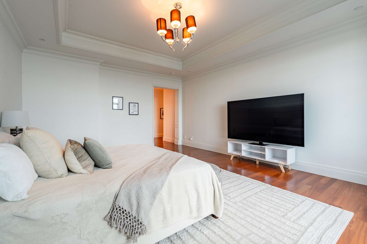 311 Bay St #5104, Toronto