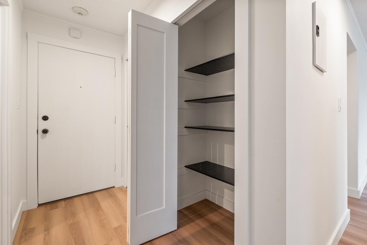 307-9080 Mary St