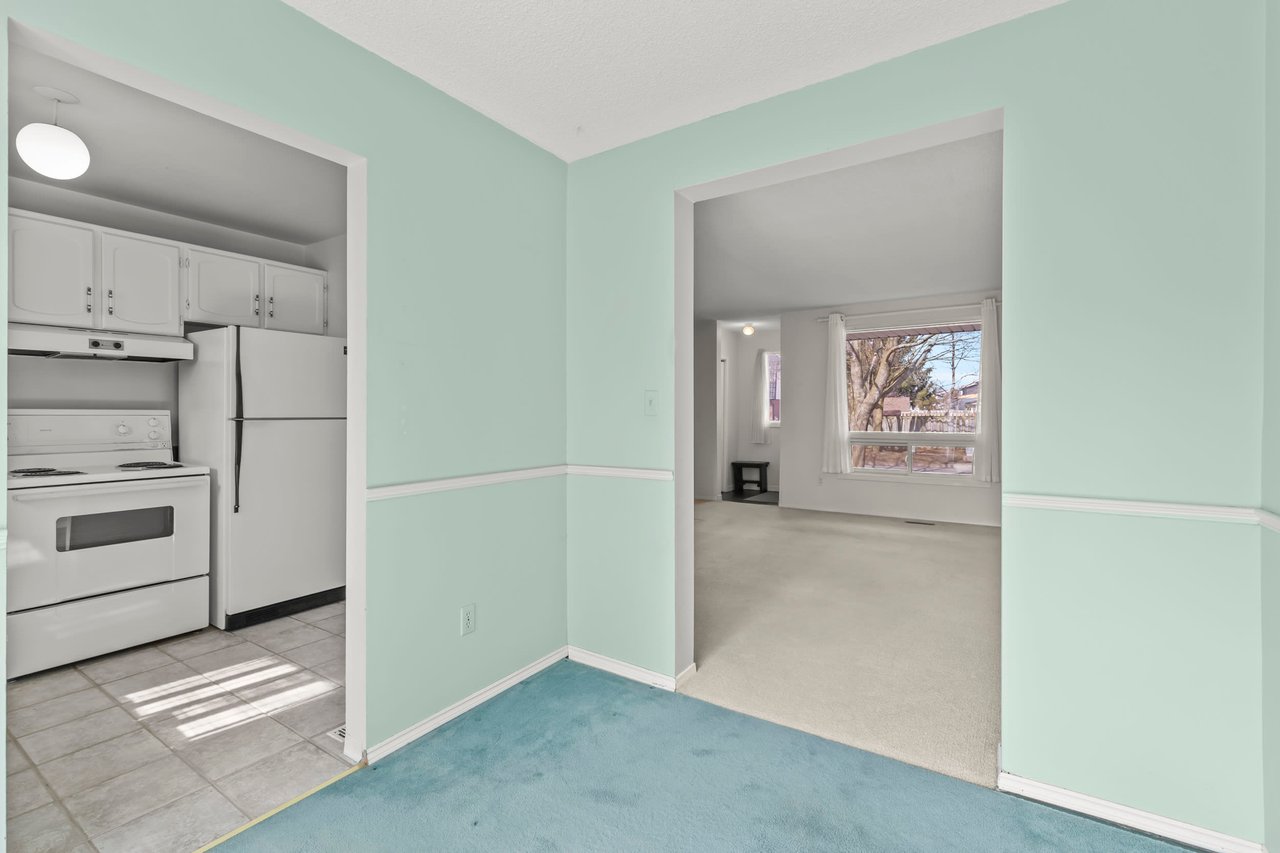 112 Graystone Cres