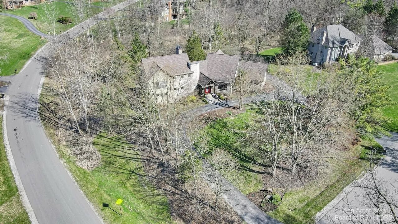 2566 Thornapple Drive, Ann Arbor, MI 48103