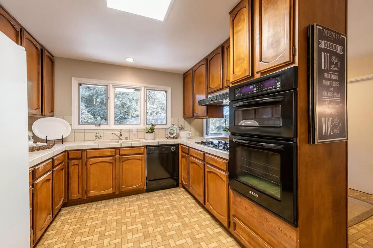 35 La Loma Drive