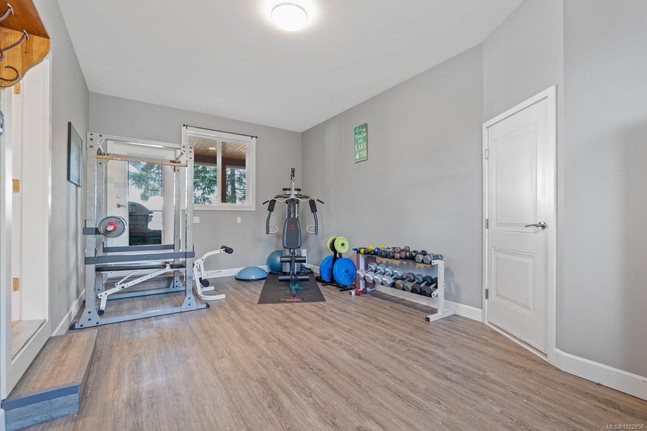 7364 Lakefront Dr, Lake Cowichan