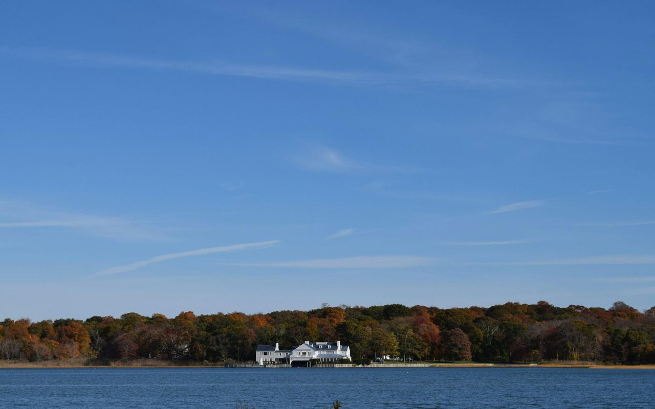 Building Trust: Evaluating the Qualifications and Credentials of Real Estate Agents in The Hamptons