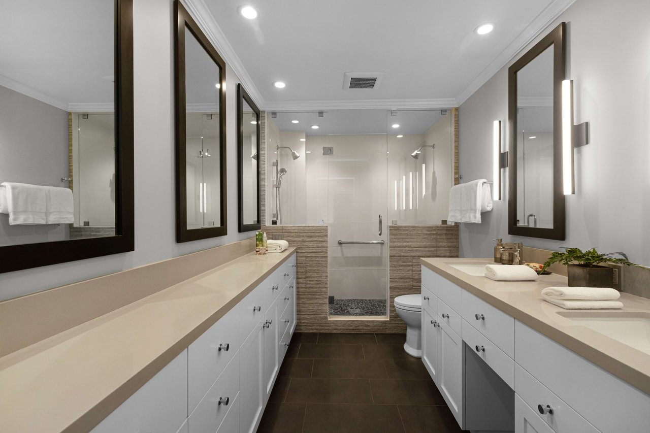 Grand New York-Style Condominium at 840 Powell