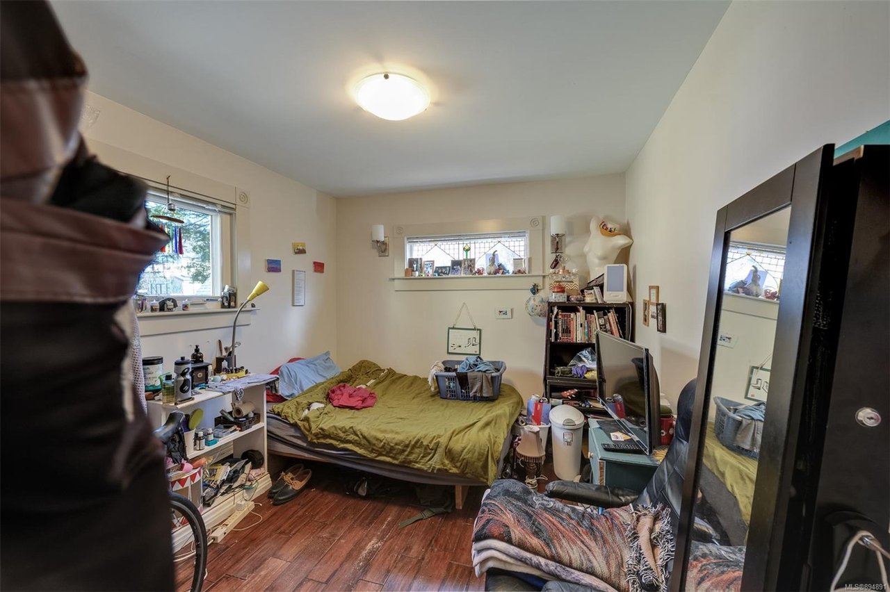 1335 Stanley Ave