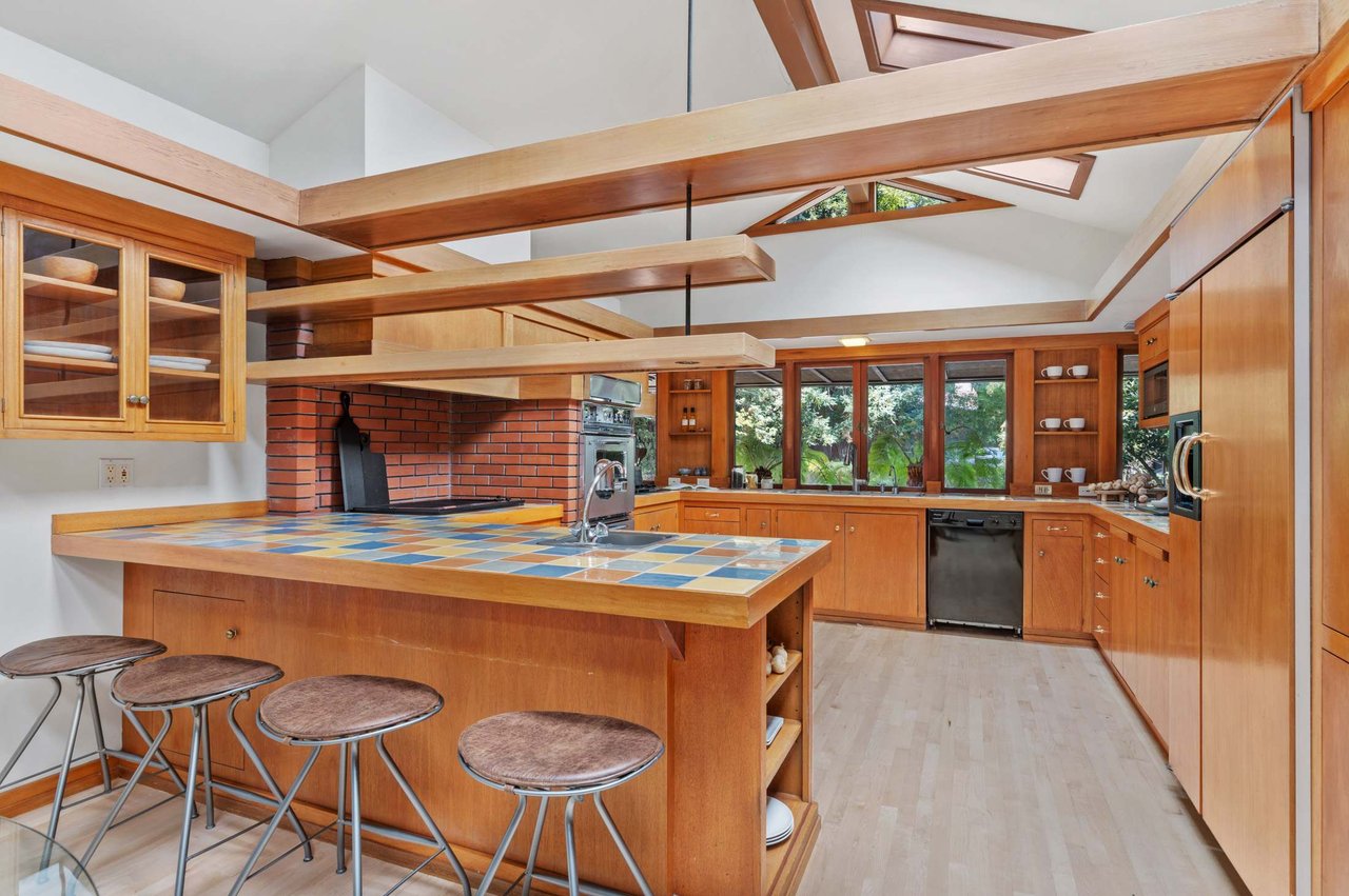 Kent Woodlands Mid Century Retreat