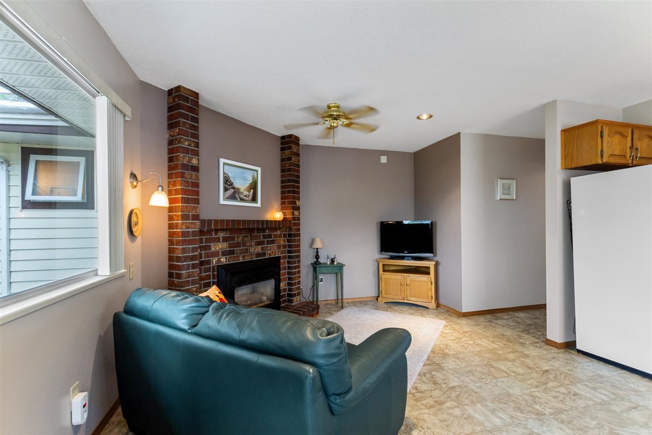 15 Ravine Dr