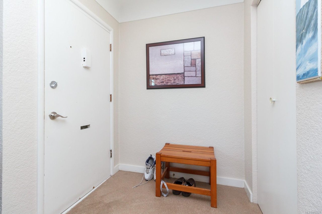 872 Old Esquimalt Rd