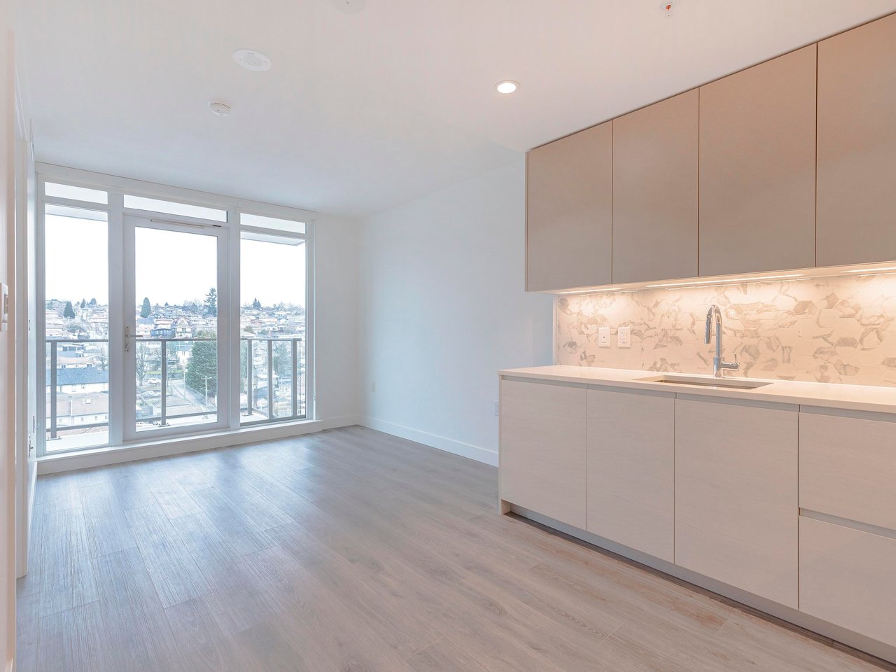 1106-8188 Fraser St